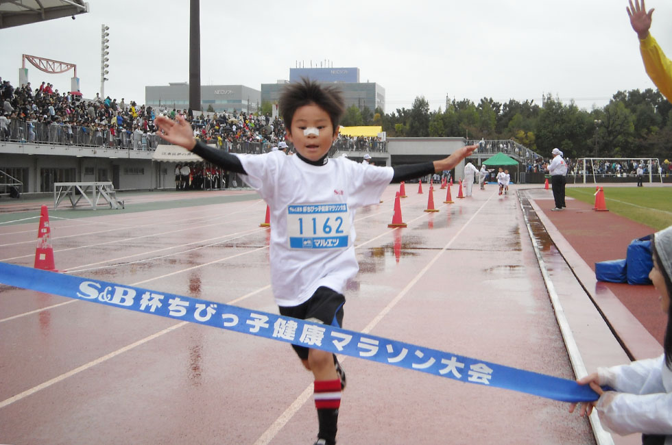 1年男子は利根川くんが6分10秒の好タイムで圧勝。