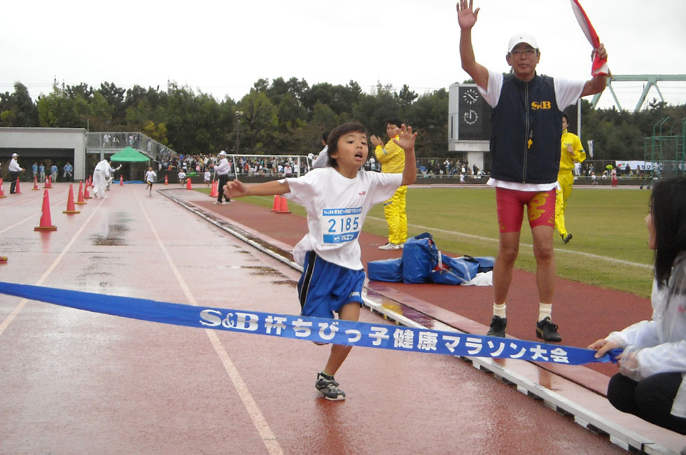 2年男子は簾内くんが5分43秒の好タイムで独走Ⅴ。