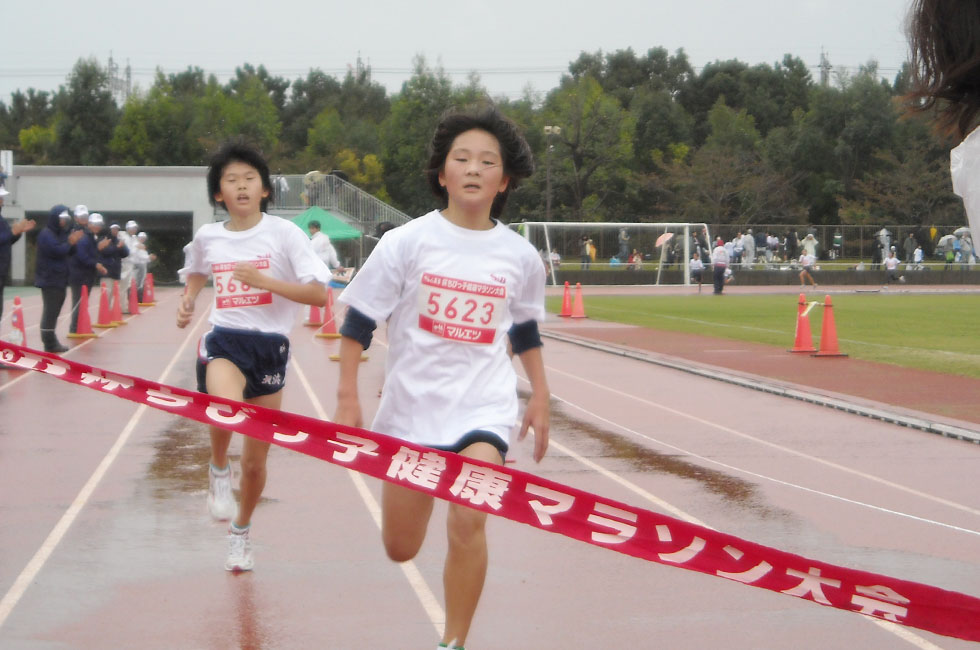 5年女子は長濱さんが11分10秒の好タイムをマークし初Ⅴ。