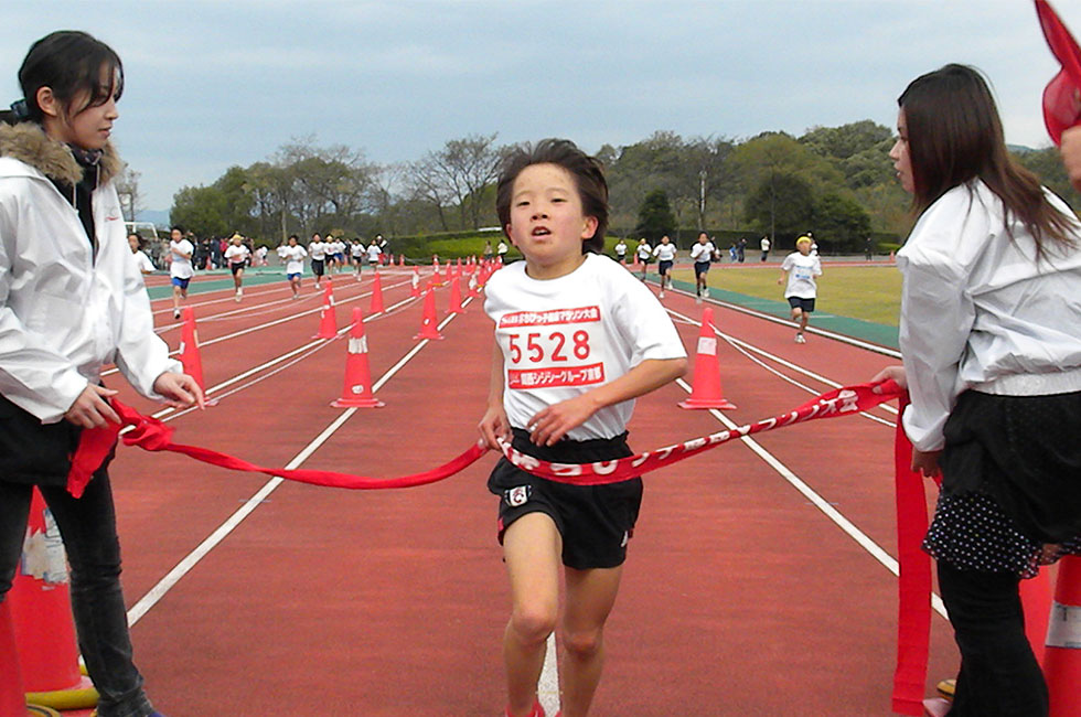 5年女子は杉原さんが独走Ⅴ。京都コース最高タイムとなる11分12秒をマーク。