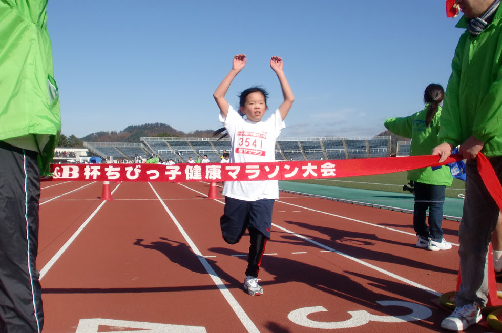 3年女子は武田さんが独走で2連覇。タイムも7分57秒の好タイムをマーク。