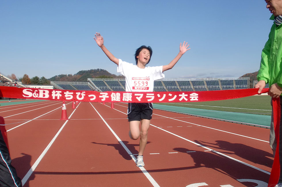 5年女子は鎌田さんが一人旅の独走で2連覇。11分07秒は速い！