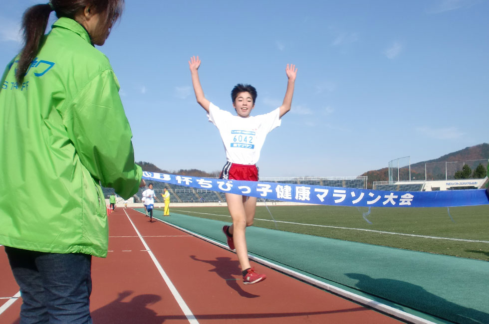 6年男子は渡辺くんが接戦を制した。