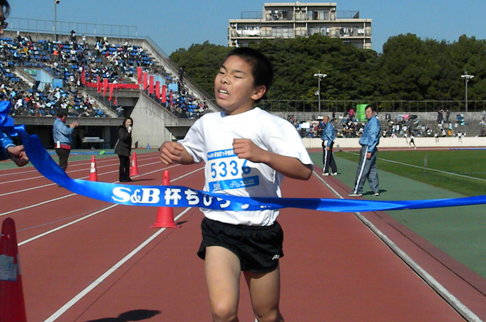 5年男子は吉川くんが昨年2位からワンランクアップ。	タイムも10分44秒の好タイムをマーク。