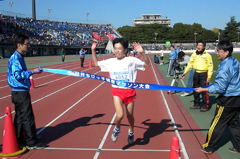 6年男子は遠藤くんが10分33秒の好タイムで圧勝。