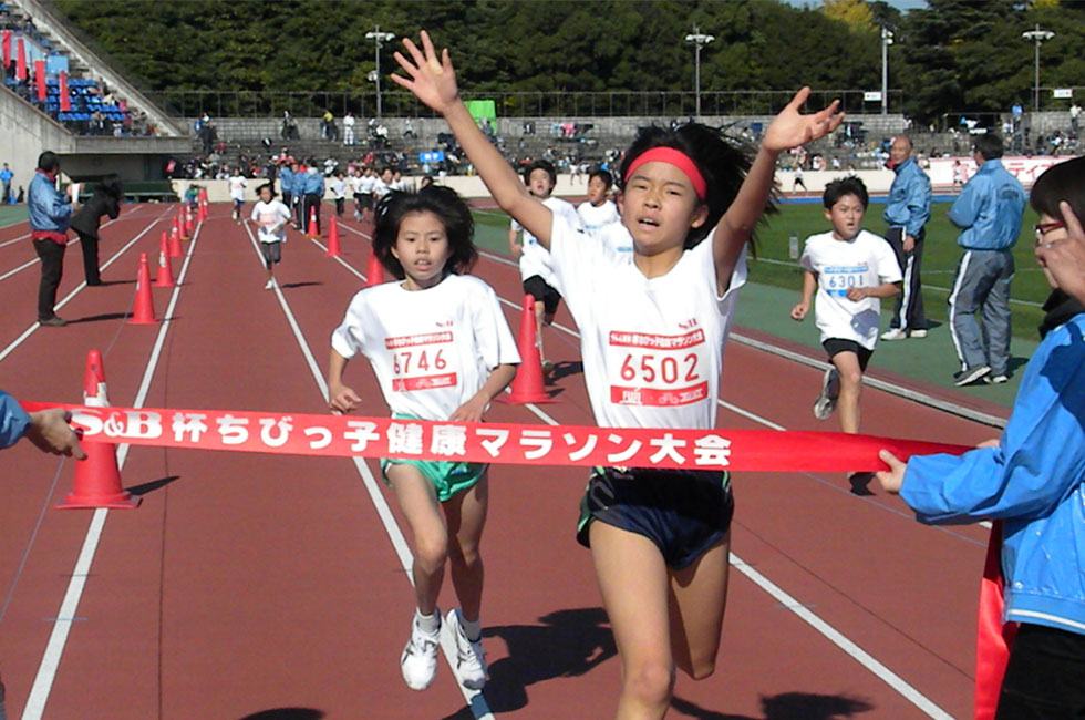 6年女子は明石さんが脇坂さんとの接戦を制し3連覇達成！