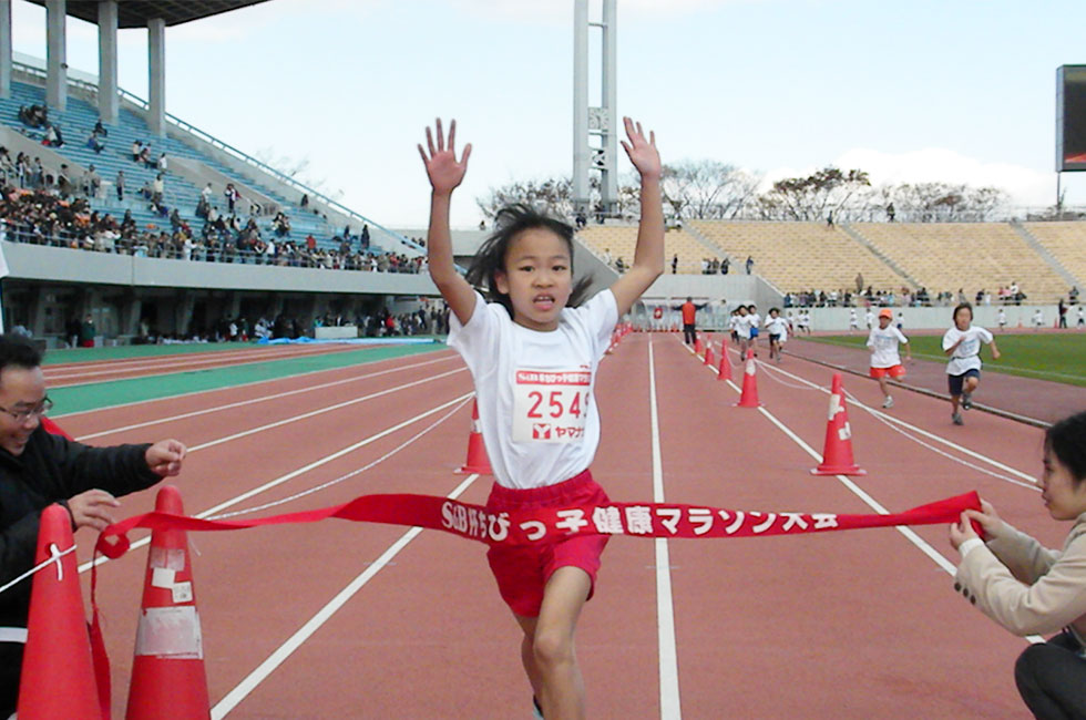 2年女子は松原さんが今年度最高タイムとなる5分41秒の好タイムで独走Ⅴ。