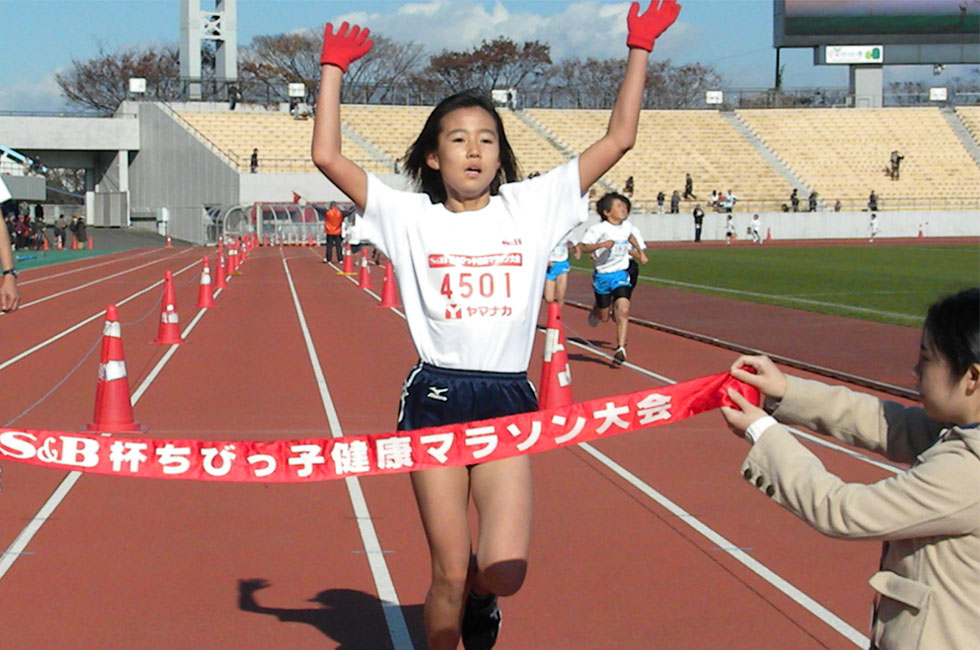 4年女子は酒井さんが独走で7分29秒の好タイムをマーク。
