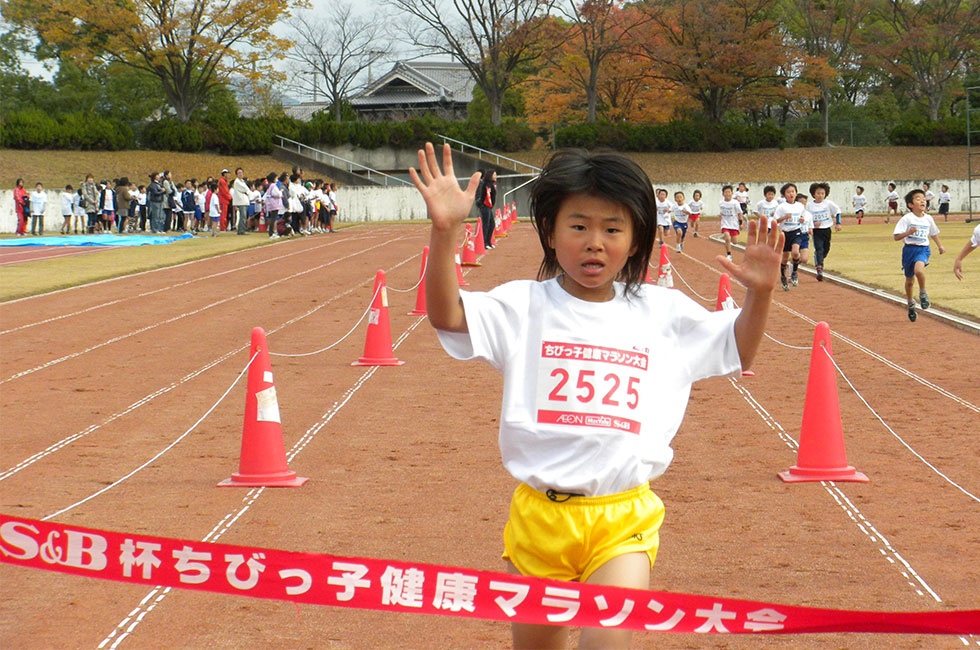 2年女子は竹本さんが5分57秒の好タイムで昨年3位から躍進Ⅴ。
