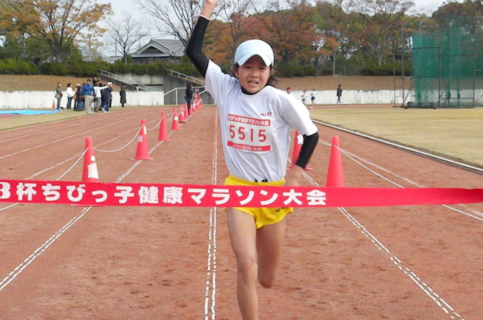 5年女子は昨年5位の横川さんが大変身！11分03秒（昨年度ランク5位）をマークし独走Ⅴ。