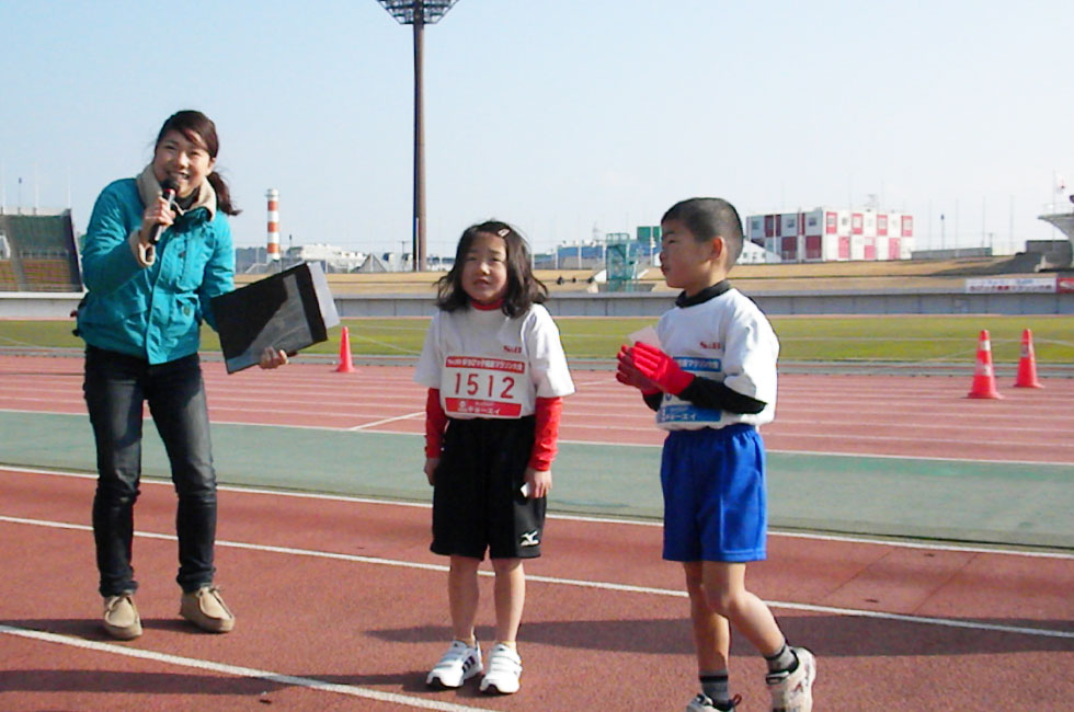 1年男女優勝インタビュー。男子は米澤くん、女子は折下さん。