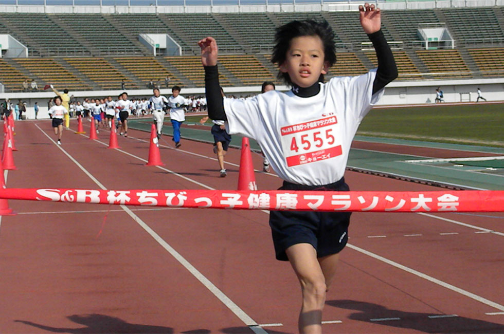 4年女子は松家さんが7分51秒の好タイムで2連覇。