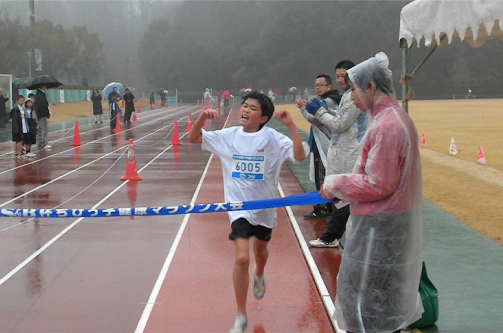 6年男子は飯尾くんが10分37秒の好タイムをマークし独走Ⅴ。