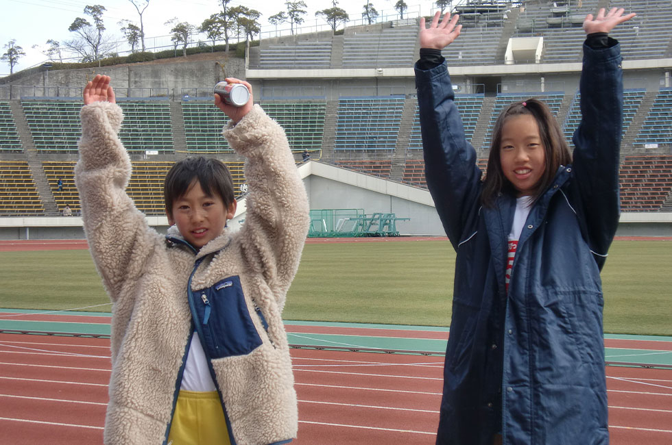 5年男女優勝者。男子は上村くんで10分42秒の好タイム。女子は和田さんが10分47秒の破格のタイムで2連覇。