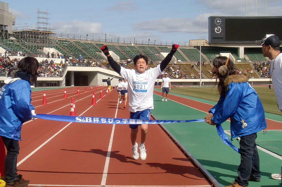 6年男子は大前くんが接戦から抜け出し初優勝。	