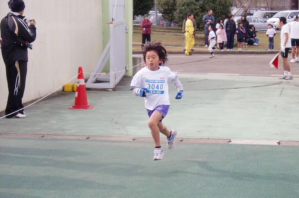 3年男子は下山くんが終始独走で7分10秒の好タイムで圧勝。