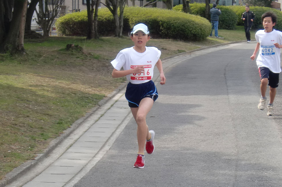 6年女子は岸本さんが独走で2連覇。