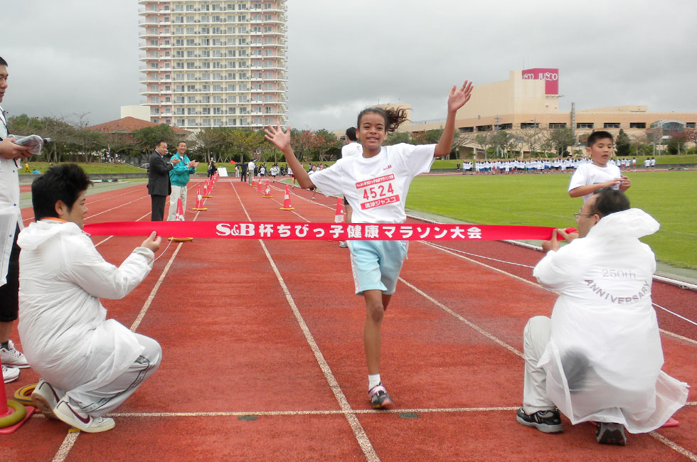 4年女子は宮城さんが4連覇。タイムも7分31秒の好タイム。