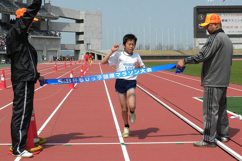 5年男子は岩本くんが10分42秒の好タイムで独走Ⅴ。