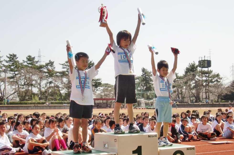 1年男子表彰。1位藤原くんは5分58秒の好記録。2位尾崎くん、3位鈴木くん。