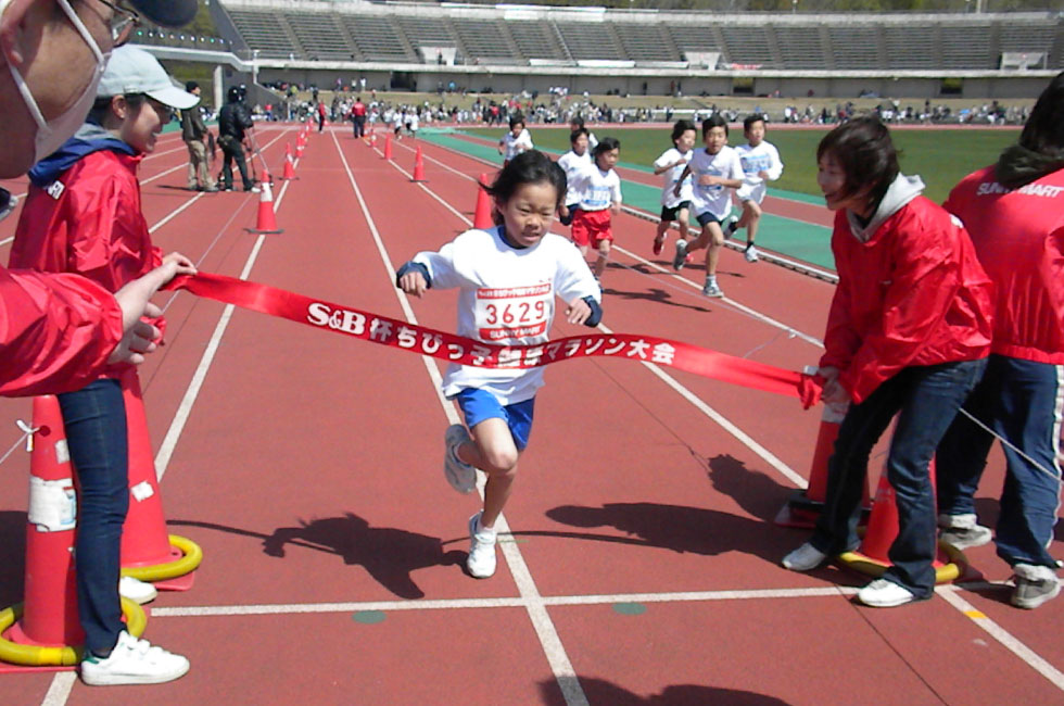 3年女子は弘光さんが8分01秒の好タイムで独走Ⅴ。