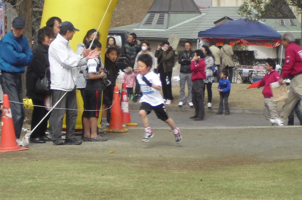 1年男子は松本くんが6分01秒の好タイムで制した。
