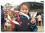2年女子は松原さんが独走で連覇。タイムも5分54秒と素晴らしい！