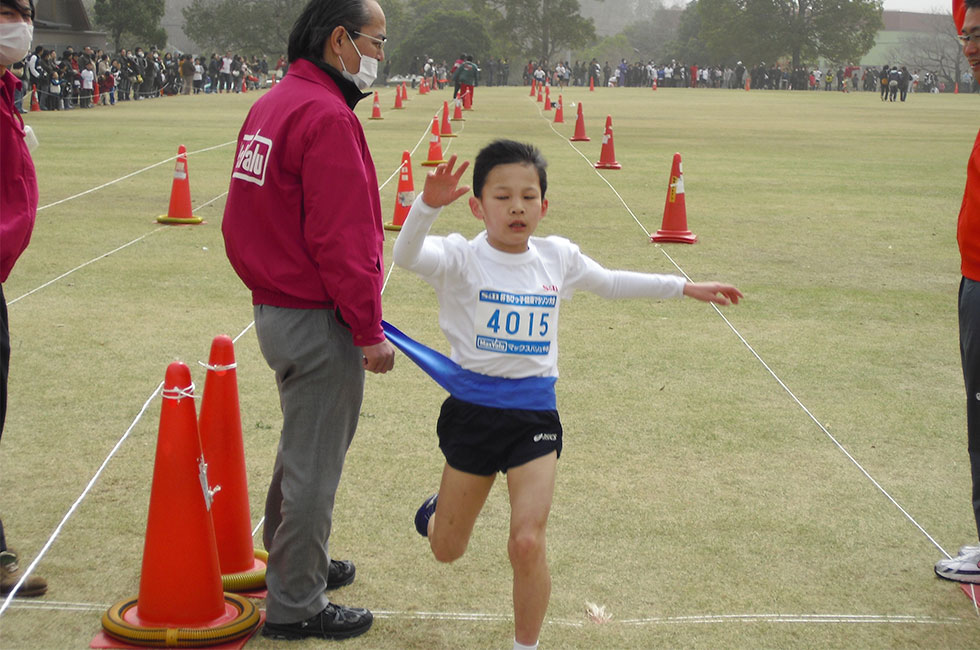 4年男子は長谷部くんが7分04秒の好タイムで独走Ⅴ。