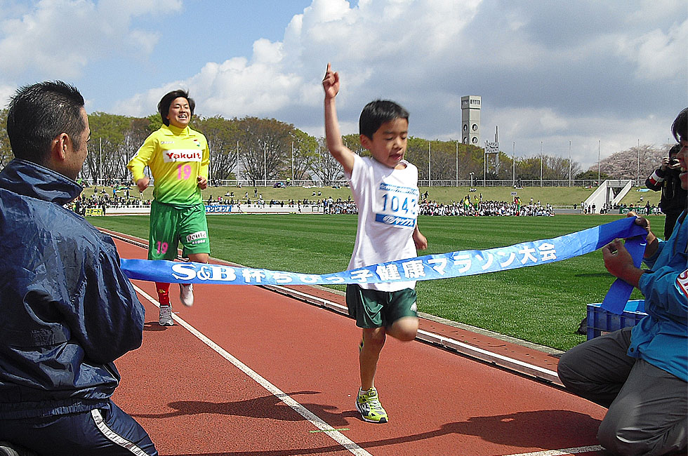 1年男子は大関くんが6分25秒の好タイムで優勝。