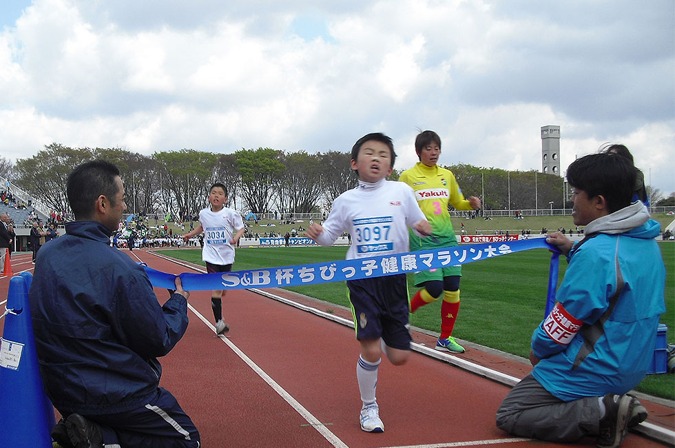 3年男子は上野くんが7分48秒で初優勝。