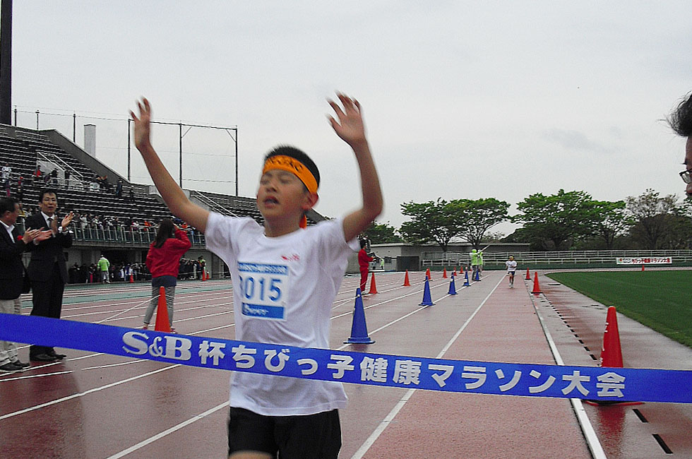 3年男子は西田くんが7分36秒で初優勝。