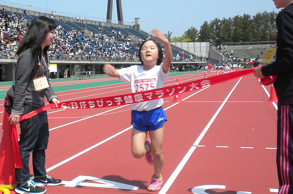 2年女子は前濱さんが初優勝。