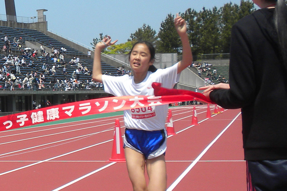 6年女子は白石さんが嬉しい初優勝。