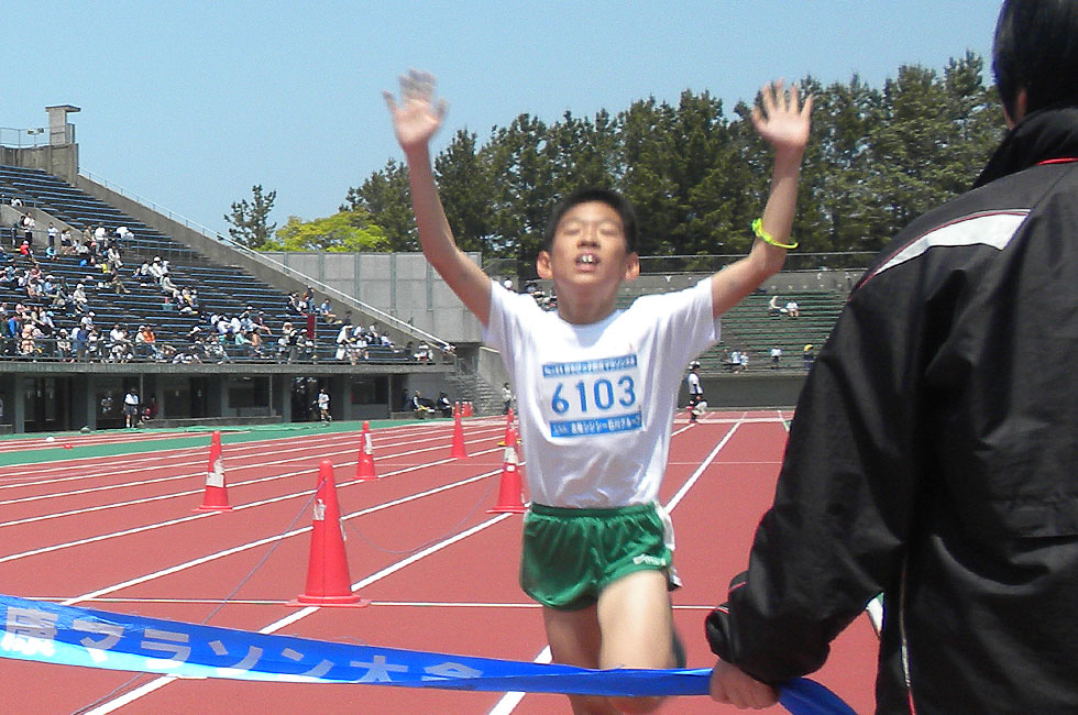 6年男子は吉田くんが石川大会記録更新、3連覇を達成した。