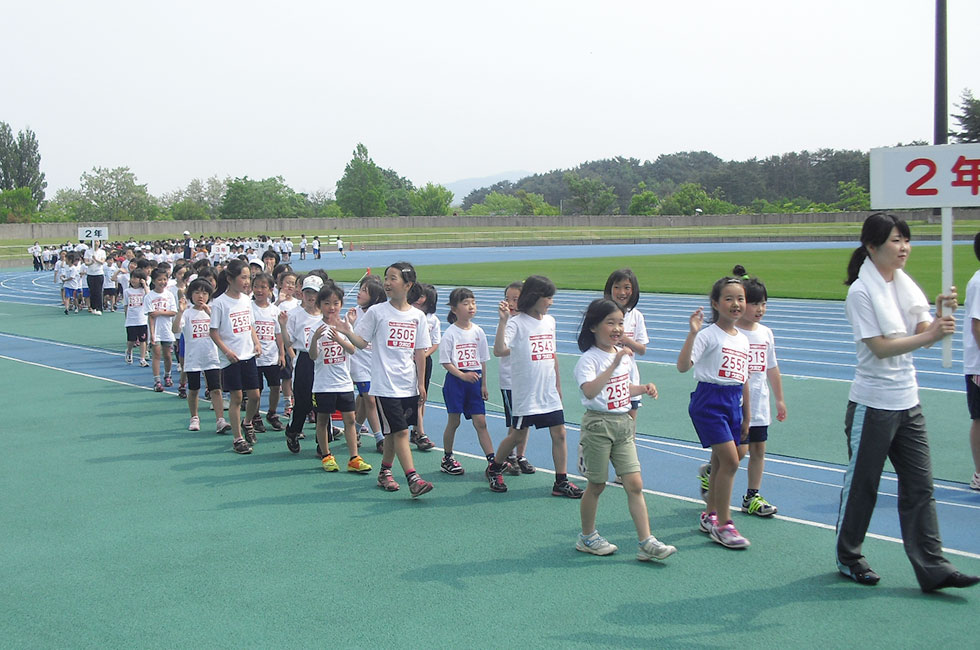 選手入場行進。みんなドキドキかな。