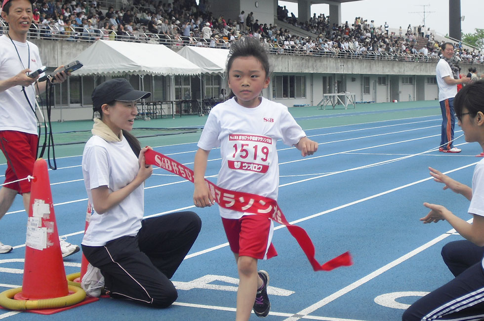 1年女子は小山さんが7分25秒で優勝。
