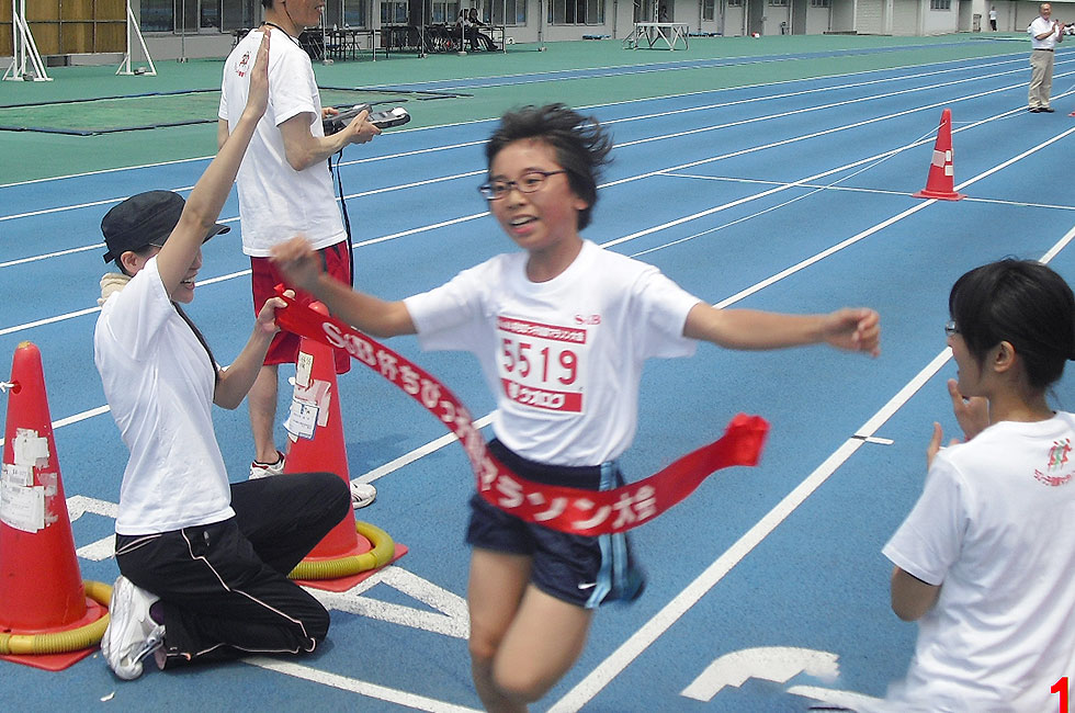 5年女子は柿倉さんが12分34秒で初優勝。