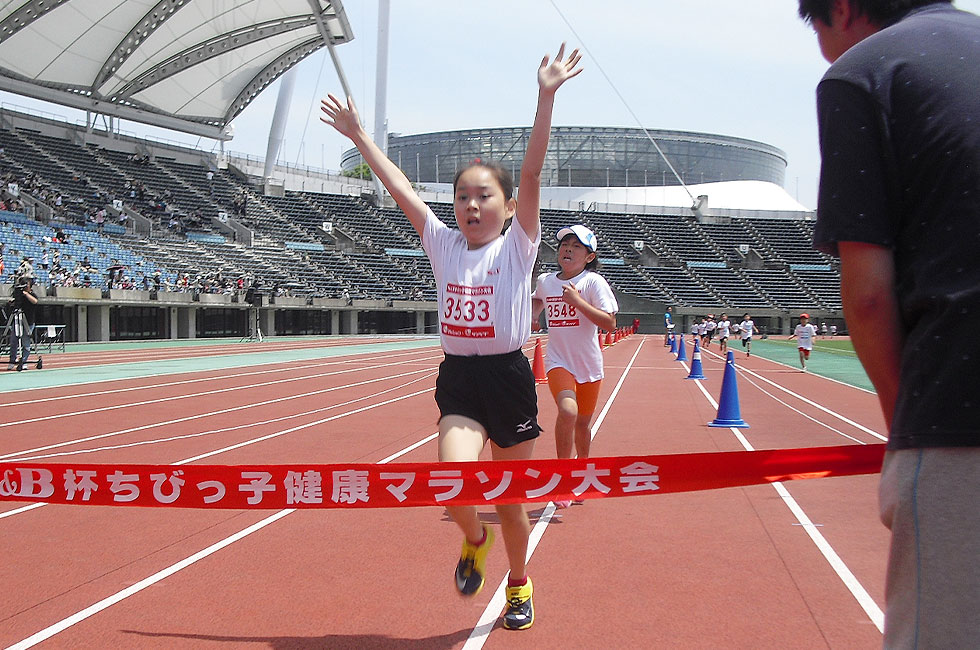 3年女子は桂川さんが8分11秒で2連覇。