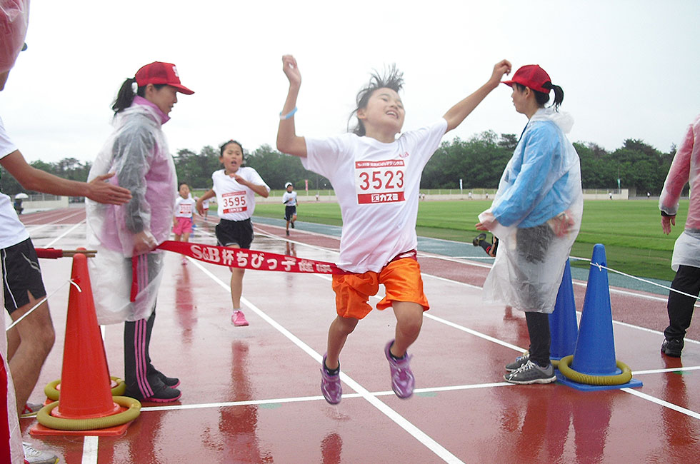 ３年女子は長島さんが接戦を制し連覇達成。