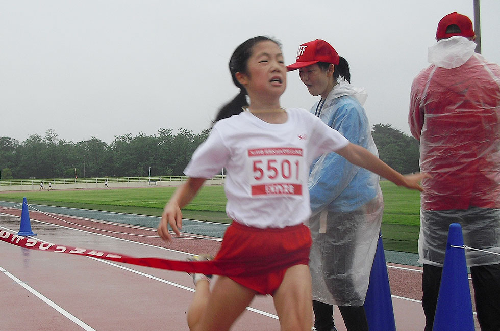 5年女子は中嶋さんが10分58秒で初優勝。