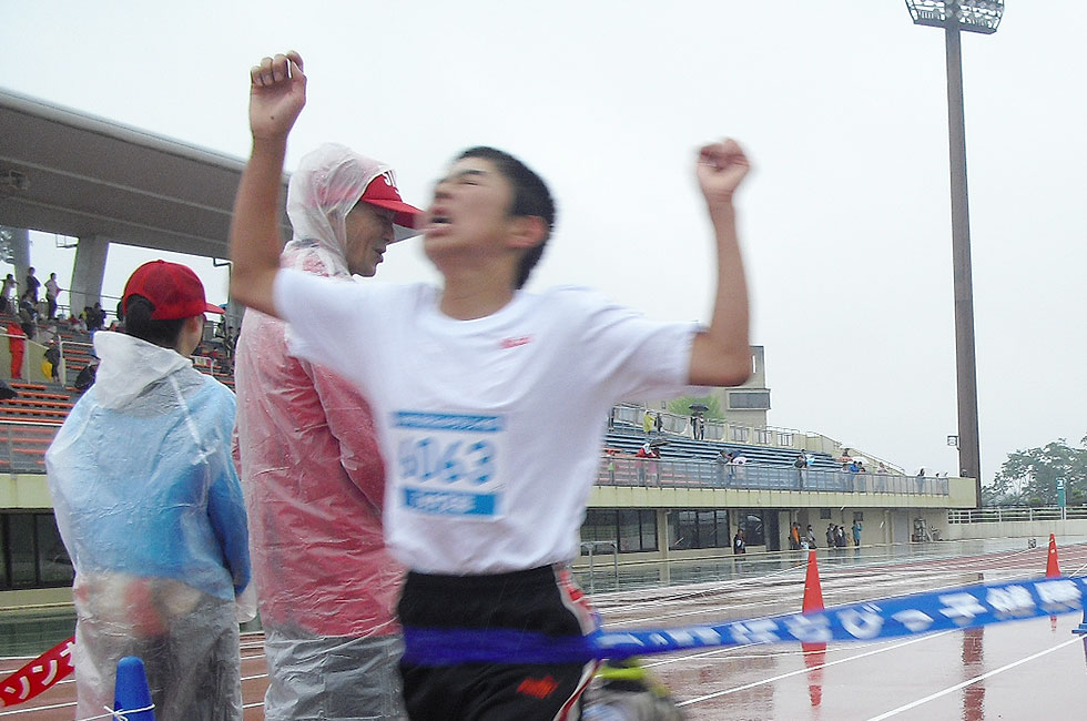 6年男子は佐々木くんが10分26秒で初優勝。