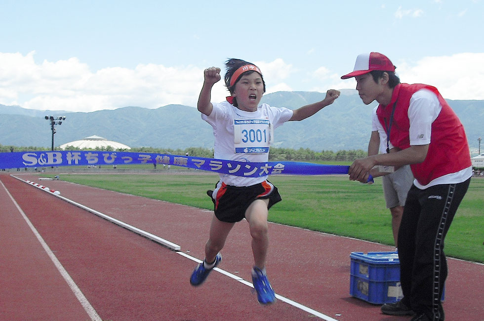 3年男子は永原くんが7分33秒で連覇達成。	