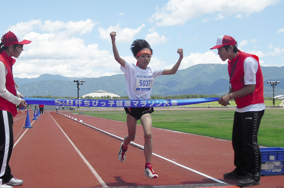5年男子は丸山くんが10分54秒で4連覇達成。