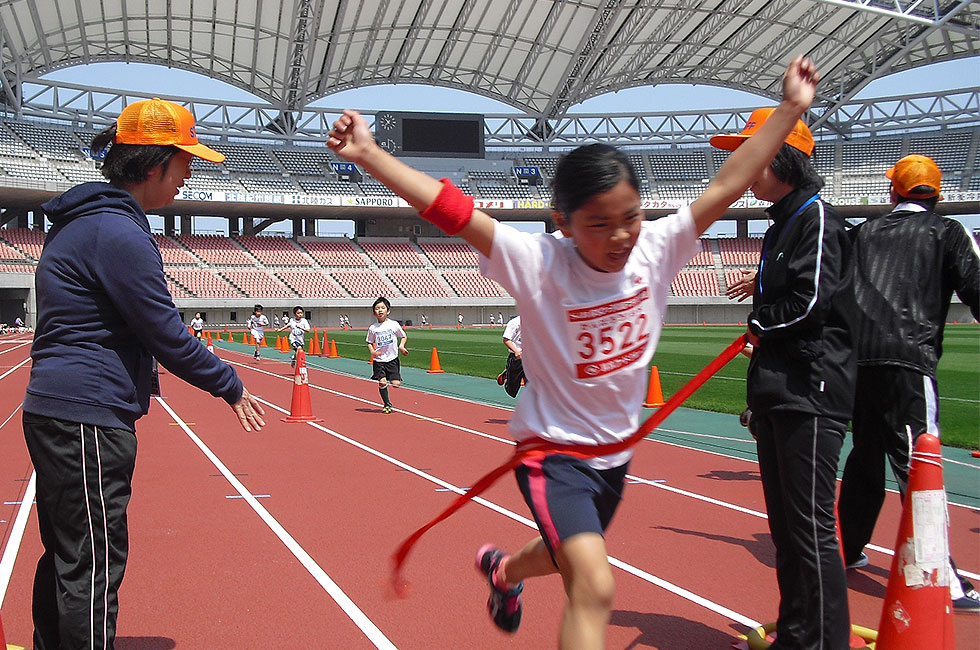 3年女子は五十嵐さんが8分21秒で優勝。