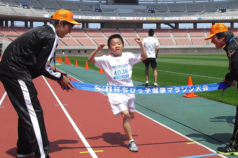 4年男子は片桐くんが7分41秒で初優勝。