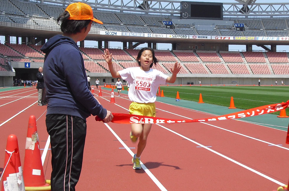 5年女子は小俣さんが12分8秒で3度目の優勝。