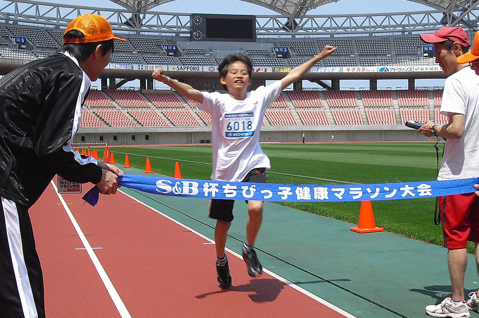 6年男子は鳴海くんが11分33秒で初優勝。