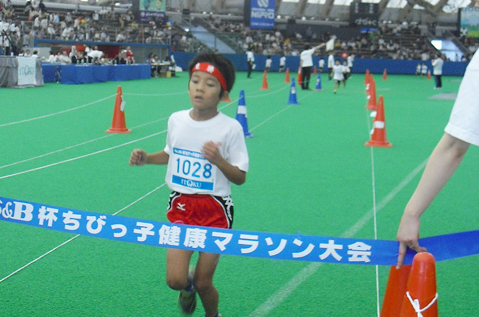 1年男子は藤本くんが6分46秒で優勝。