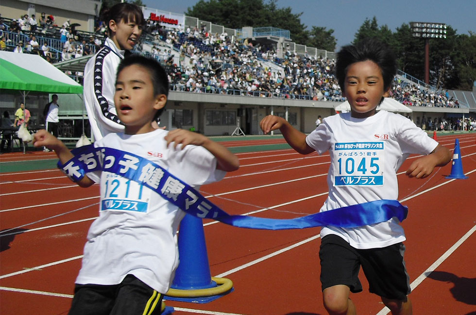 1年男子は大接戦、同タイムながら松村くんが優勝。