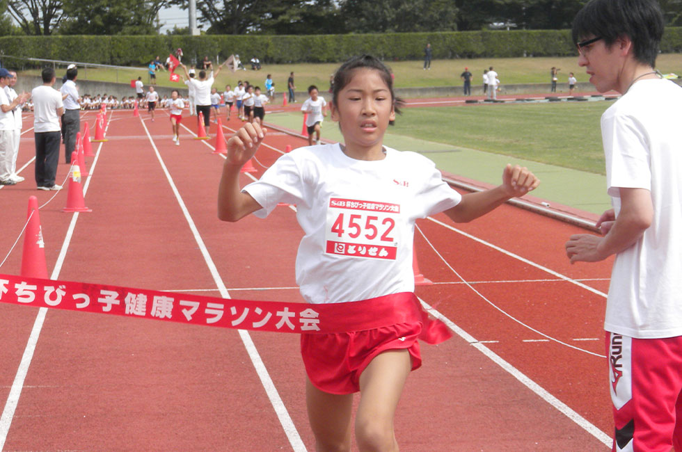 4年女子は菊地さんが7分18秒の好タイムで優勝。	